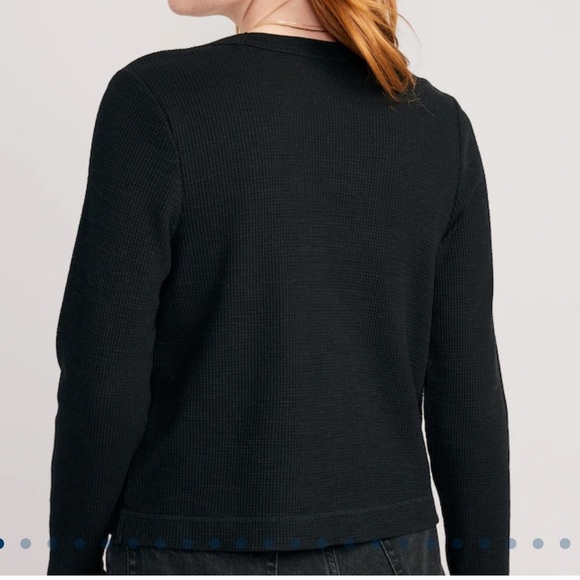 NWT OLD NAVY Cropped Waffle-Knit Scoop-Neck T-Shirt Color: Black Jack - Picture 3 of 4